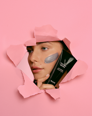 其他.哈苏大师获奖作品集.2018.Kamilla Hanapova.个人项目.Kamilla_Hanapova_-_RICHE_Cosmetics_竞选活动的摄影作品-537c6363-dce9-4ea5-a946-98882a6df119