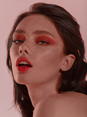 其他.哈苏大师获奖作品集.2018.Kamilla Hanapova.个人项目.卡米拉·哈纳波娃_Kamilla_Hanapova_-_达里亚的肖像的摄影作品-87b89640-be47-45db-a255-5f3d73995b7d