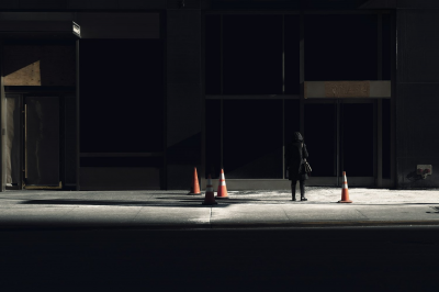 其他.哈苏大师获奖作品集.2021.专家评审团.Ali Rajabi 阿里拉贾比.个人项目.在黑暗中的摄影作品-L-for-Home_MMR2184