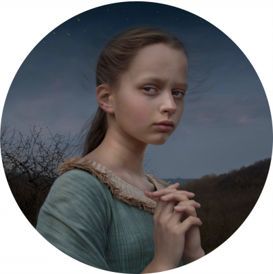 其他.哈苏大师获奖作品集.专家评审团.Katerina Belkina.Dream_Walkers,_2017_–_2021的摄影作品-katerinabelkina-katerina-belkina-shedding-stars-2019