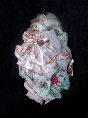 其他.哈苏大师获奖作品集.2021.专家评审团.Nina Gorfer.个人项目.图片.I_Know_Not_These_My_Hands_2011–2017_—_Cooper_Gorfer的摄影作品-ARG+Rappillini_SilkOval_a5