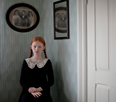 其他.哈苏大师获奖作品集.2021.专家评审团.Tina Signesdottir Hult.The_Workmanshouse_Daughter，2014的摄影作品-workmanshouse_02