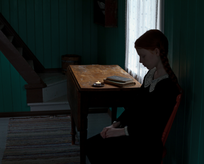 其他.哈苏大师获奖作品集.2021.专家评审团.Tina Signesdottir Hult.The_Workmanshouse_Daughter，2014的摄影作品-workmanshouse_06