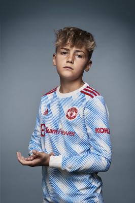 其他.哈苏大师获奖作品集.2021.专家评审团.Tom Oldham.Adidas x Manchester United Youth Squad Goals的摄影作品-摄影大师作品集 1