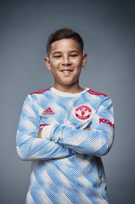 其他.哈苏大师获奖作品集.2021.专家评审团.Tom Oldham.Adidas x Manchester United Youth Squad Goals的摄影作品-摄影大师作品集 7