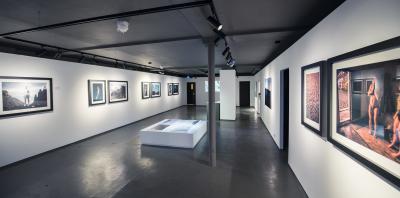 其他.哈苏大师获奖作品集.2021.专家评审团.Tom Oldham.Eldmodor的摄影作品-G. F Smith Show Space 的 Eldmóður 展览