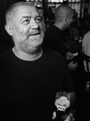 其他.哈苏大师获奖作品集.2021.专家评审团.Tom Oldham.最长的一天的摄影作品-埃迪·克莱尔 - 晚上 8 点