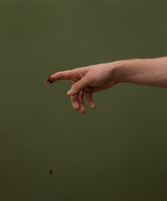 其他.哈苏大师获奖作品集.2021.历史传承.Marcus Møller Bitsch.个人项目.30_天未经整理的想法的摄影作品-30-self-defence-_1
