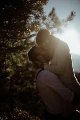 其他.哈苏大师获奖作品集.2021.婚礼.Mati Machner.个人项目.After_Wedding_Shoot_in_the_Dolomites_South_Tyrol,_Italy_的摄影作品-Paar-bei-einem-abenteuerlichen-Elopement-in-den-Dolomiten-S_C3_BCdtirol 1
