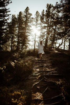 其他.哈苏大师获奖作品集.2021.婚礼.Mati Machner.个人项目.After_Wedding_Shoot_in_the_Dolomites_South_Tyrol,_Italy_的摄影作品-Paar-bei-einem-abenteuerlichen-Elopement-in-den-Dolomiten-S_C3_BCdtirol