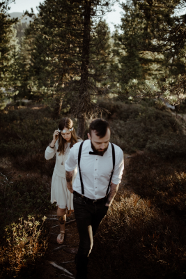 其他.哈苏大师获奖作品集.2021.婚礼.Mati Machner.个人项目.After_Wedding_Shoot_in_the_Dolomites_South_Tyrol,_Italy_的摄影作品-Paar-bei-einem-Elopement-in-den-Dolomiten-Italien