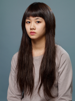 其他.韩国摄影师作品合集.Hein-Kuhn Oh.作品.소녀들의_화장법_Cosmetic_Girls_–_HEINKUHN_OH的摄影作品-10011