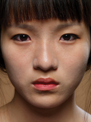 其他.韩国摄影师作品合集.Hein-Kuhn Oh.作品.소녀들의_화장법_Cosmetic_Girls_–_HEINKUHN_OH的摄影作品-10007