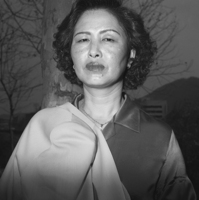 其他.韩国摄影师作品合集.Hein-Kuhn Oh.作品.아줌마_Ajumma_–_HEINKUHN_OH的摄影作品-10005