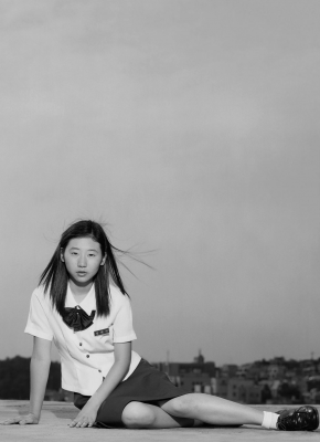 其他.韩国摄影师作品合集.Hein-Kuhn Oh.作品.여고생,_Highschool_girls_–_HEINKUHN_OH的摄影作品-10002