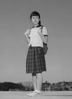 其他.韩国摄影师作品合集.Hein-Kuhn Oh.作品.여고생,_Highschool_girls_–_HEINKUHN_OH的摄影作品-10004