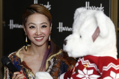 蔡依林的写真-蔡依林伦敦见歌迷开个人演唱会(组图)