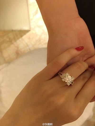 张靓颖的写真-张靓颖获男友求婚