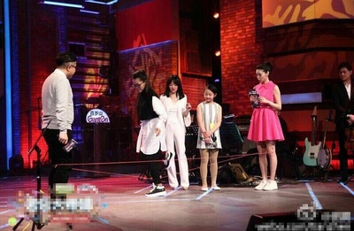 杨钰莹的写真-杨钰莹素颜现身机场