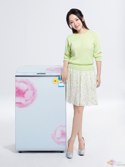 杨钰莹的写真-杨钰莹倾情代言 助力奇帅品牌腾飞