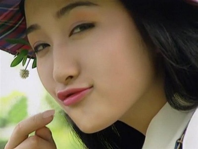 杨钰莹的写真-十万给央视捧红杨钰莹