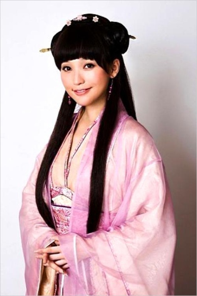 金莎的写真-师姐金莎携手许嵩出演天龙八部3女一号