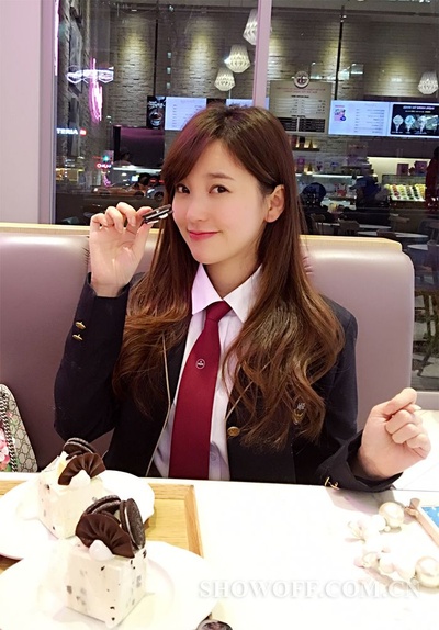 金莎的写真-金莎微博晒出一组美照