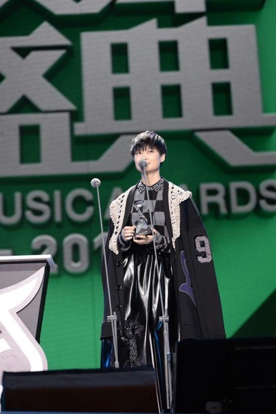 李宇春的写真-李宇春获