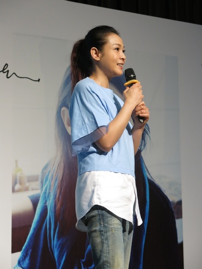 刘若英的写真-刘若英《我敢在你怀里孤独》新书见面会在京沪举办