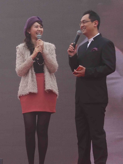 卓依婷的写真-昨天【卓依婷】在成都青江