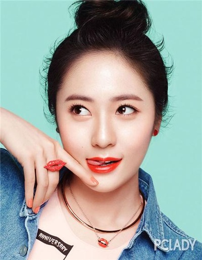 郑秀晶的写真-红唇美睫打造引力妆_时尚资讯