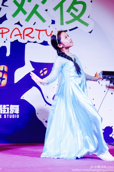 黄诗雅的写真-黄诗雅2005:#万圣节# 亲爱的艾莎