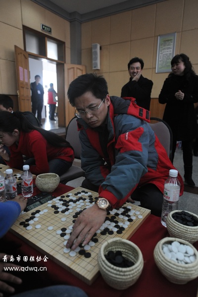 王潇的写真-晚报围棋队:王潇(5段)胜 