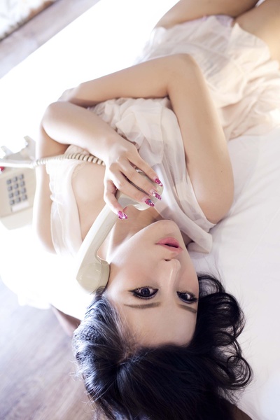 杨棋涵的写真-真满床乱爬(组图)