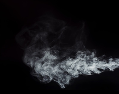 烟雾的图片-黑烟罩