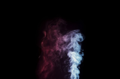 烟雾的图片-彩色点燃的烟雾
