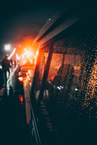 夜的图片-雨停的车窗