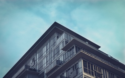 建筑的图片-现代公寓建筑蓝天