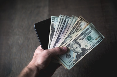 现金的图片-现金智能手机