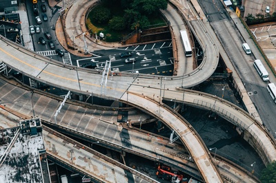 公路的图片-缠绕纽约市天桥