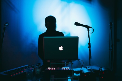 游戏娱乐的图片-蓝光DJ