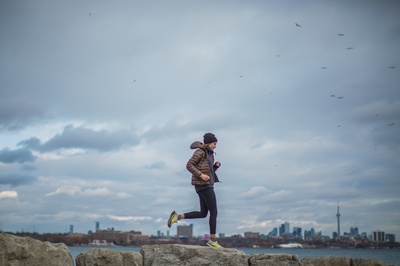 多伦多的图片-在阴天跑步