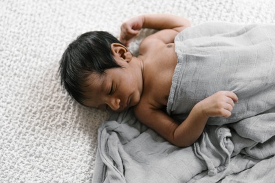 睡眠的图片-新生婴儿