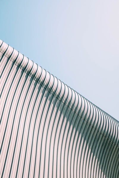 金属的图片-弧形金属建筑