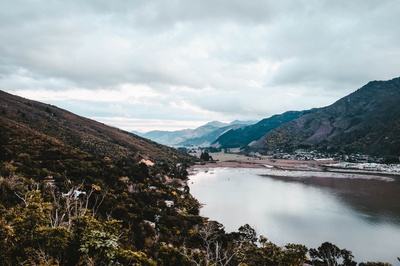 反射的图片-山坡湖镇