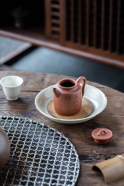 写作的图片-白板无盖茶壶