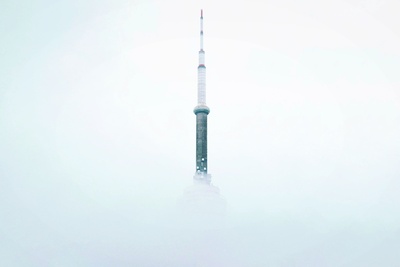 网站保持和登录页面的图片-白绿色高层建筑壁纸