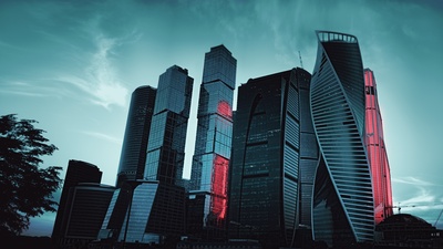 建筑的图片-白天蓝天下的高层建筑