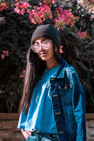 流行服饰的图片-女人自拍