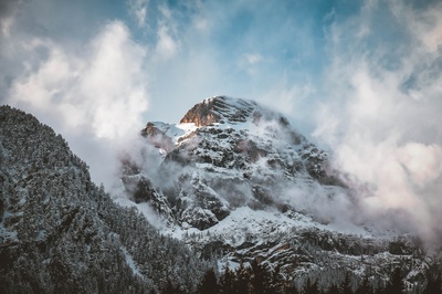 大山的图片-雪山峰